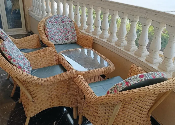 شقة فندقيه فاخرة بمنطقة المعادى صف اول جميع الغرف تطل على النيل A luxury hotel apartment in Maadi, first row. All rooms overlook the Nile